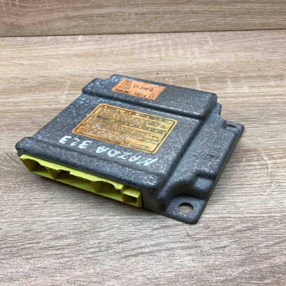 B25E 57 K30 B 8G06C  Airbag control unit/module Mazda 323 F