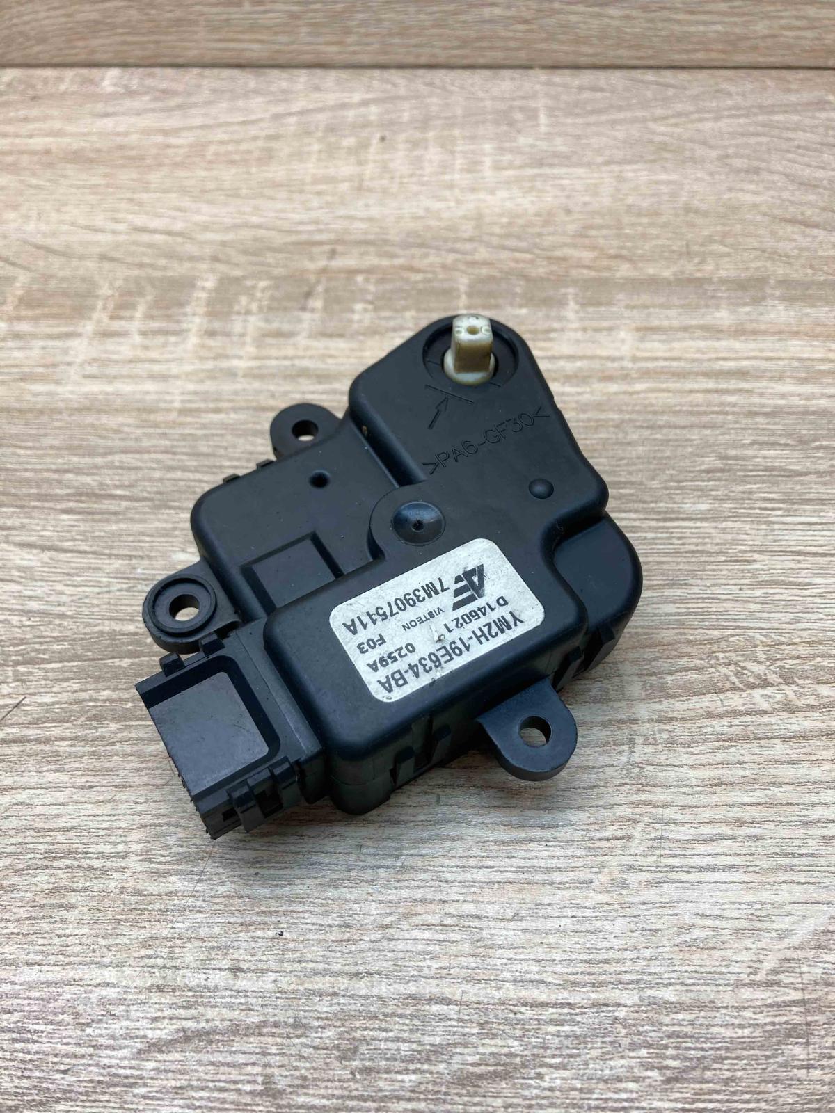 YM2H 19E634 BA 7M3907511A D145021 Air flap motor/actuator Ford Galaxy