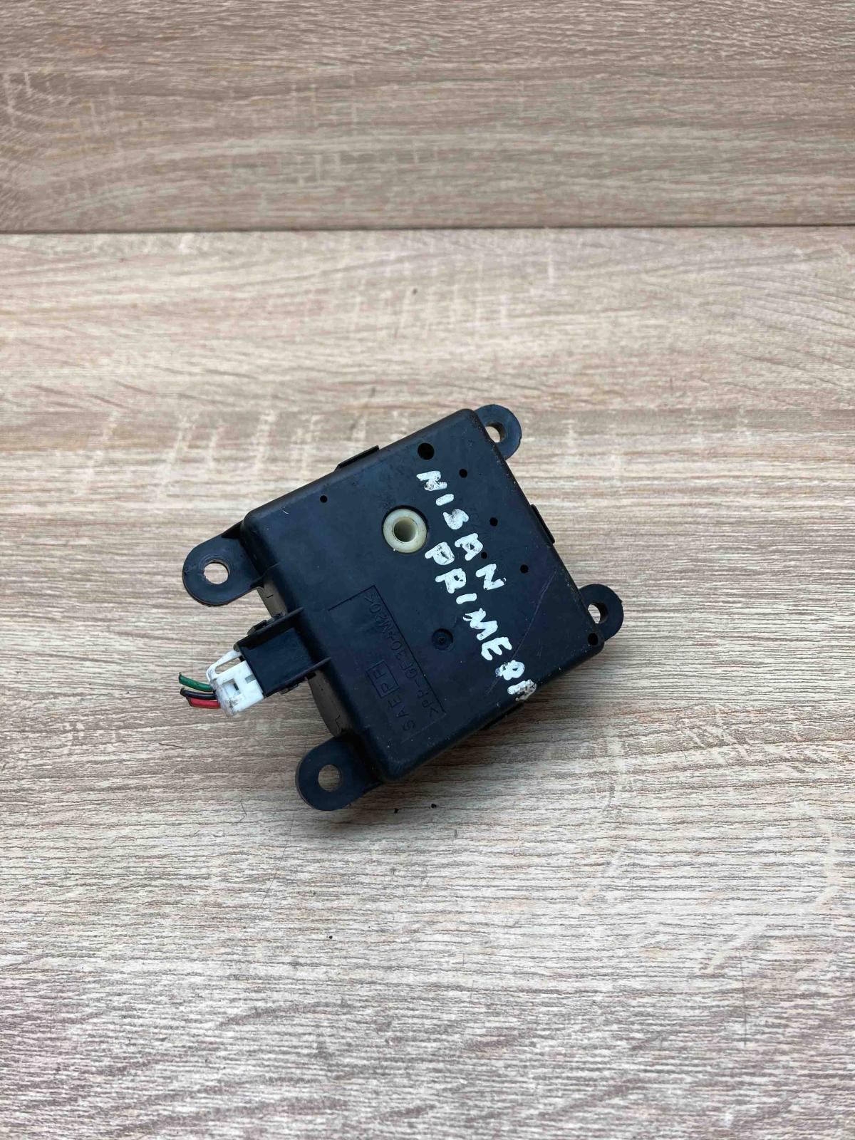 30270 30840   Air flap motor/actuator Nissan Primera