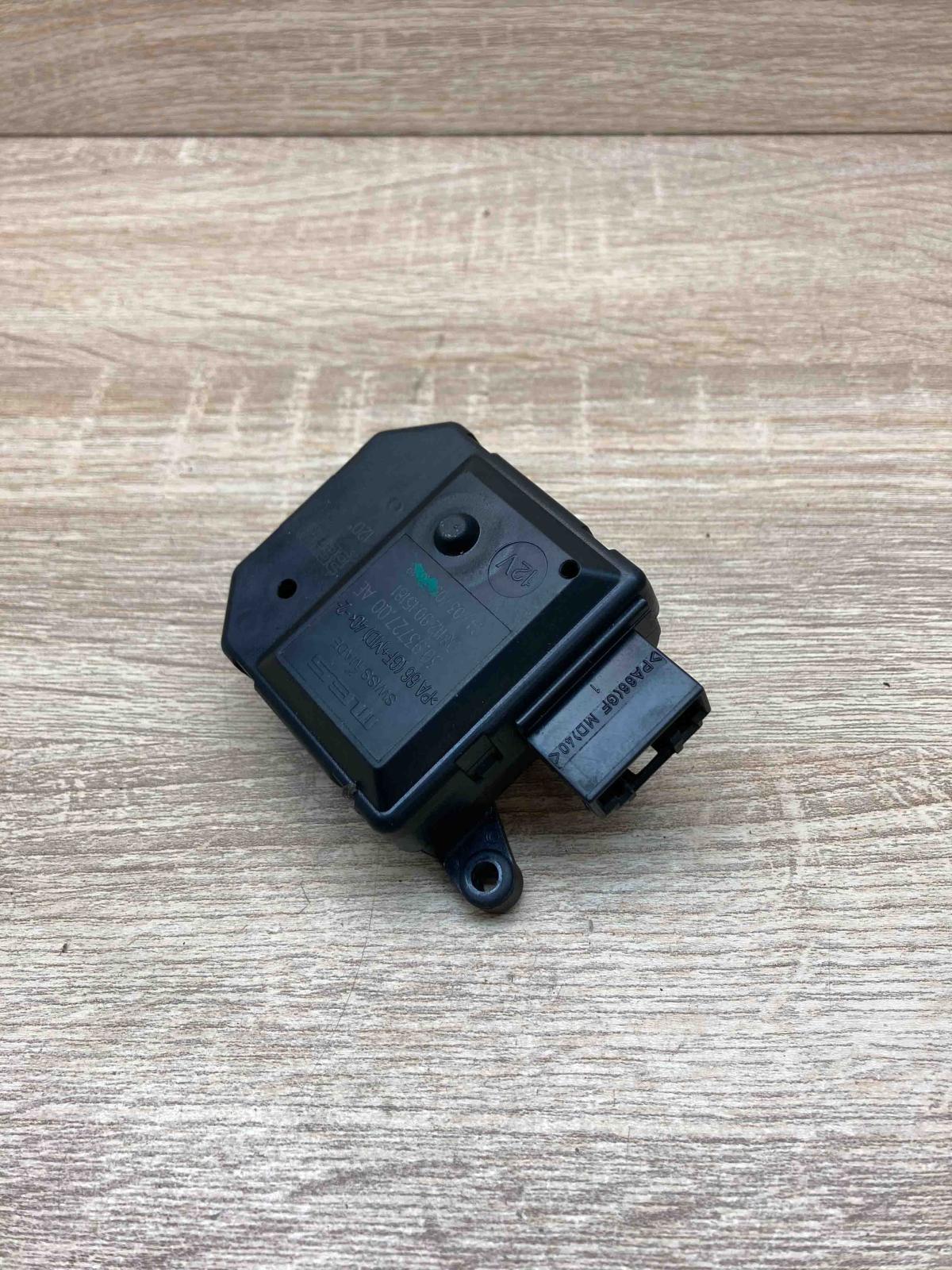 30 93727 00AE D811290 15181  Air flap motor/actuator Opel Zafira B