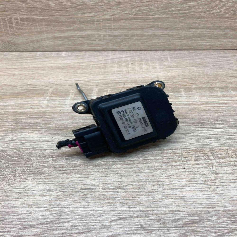 4B1820511A 0132801127  Air flap motor/actuator Audi A6 S6 C5 4B