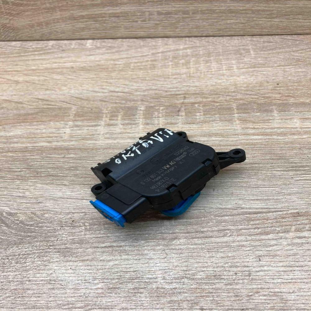 0132801343 983387X D  Air flap motor/actuator Volkswagen Touran I