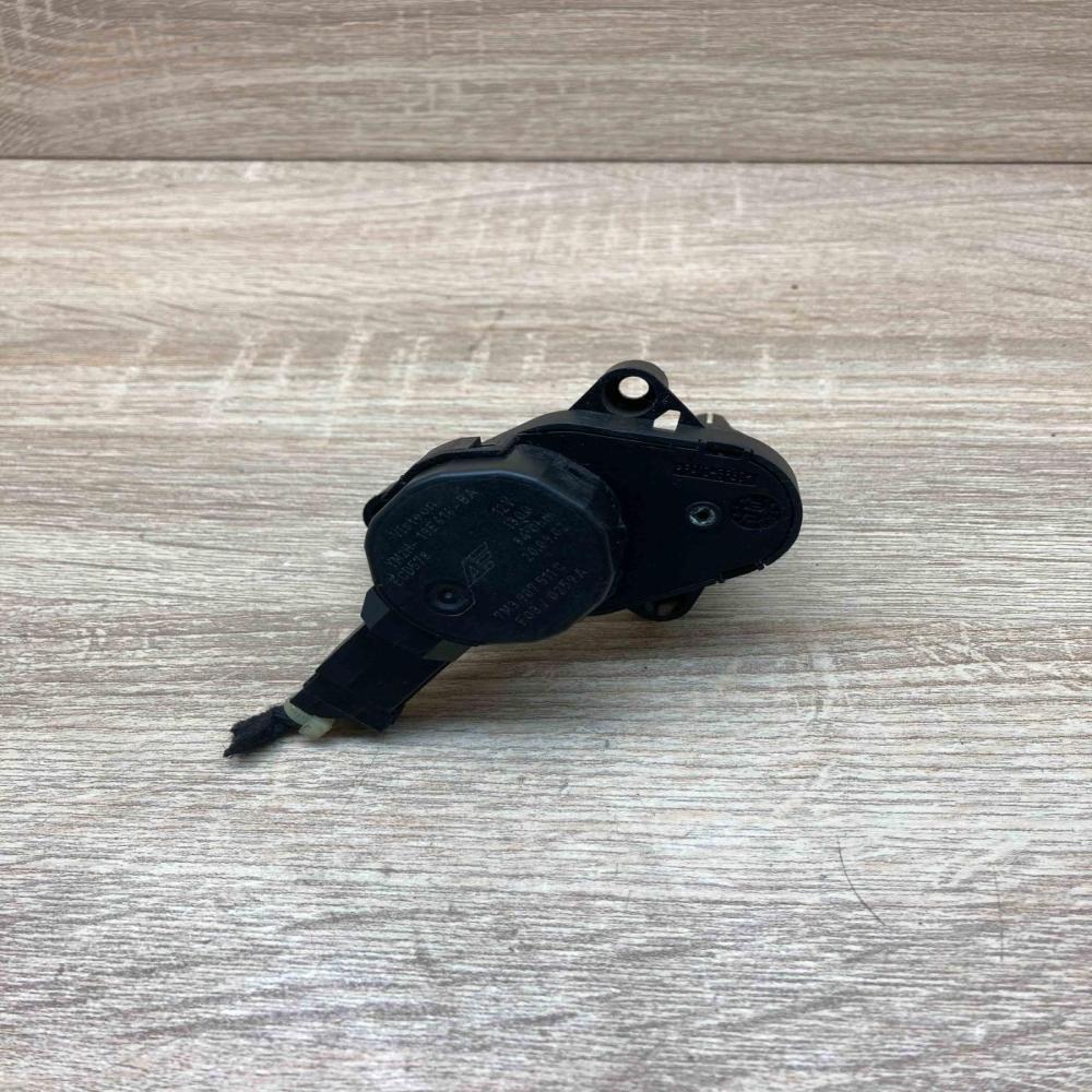 YM2H 19E616 BA 7M3907511C  Air flap motor/actuator Ford Galaxy