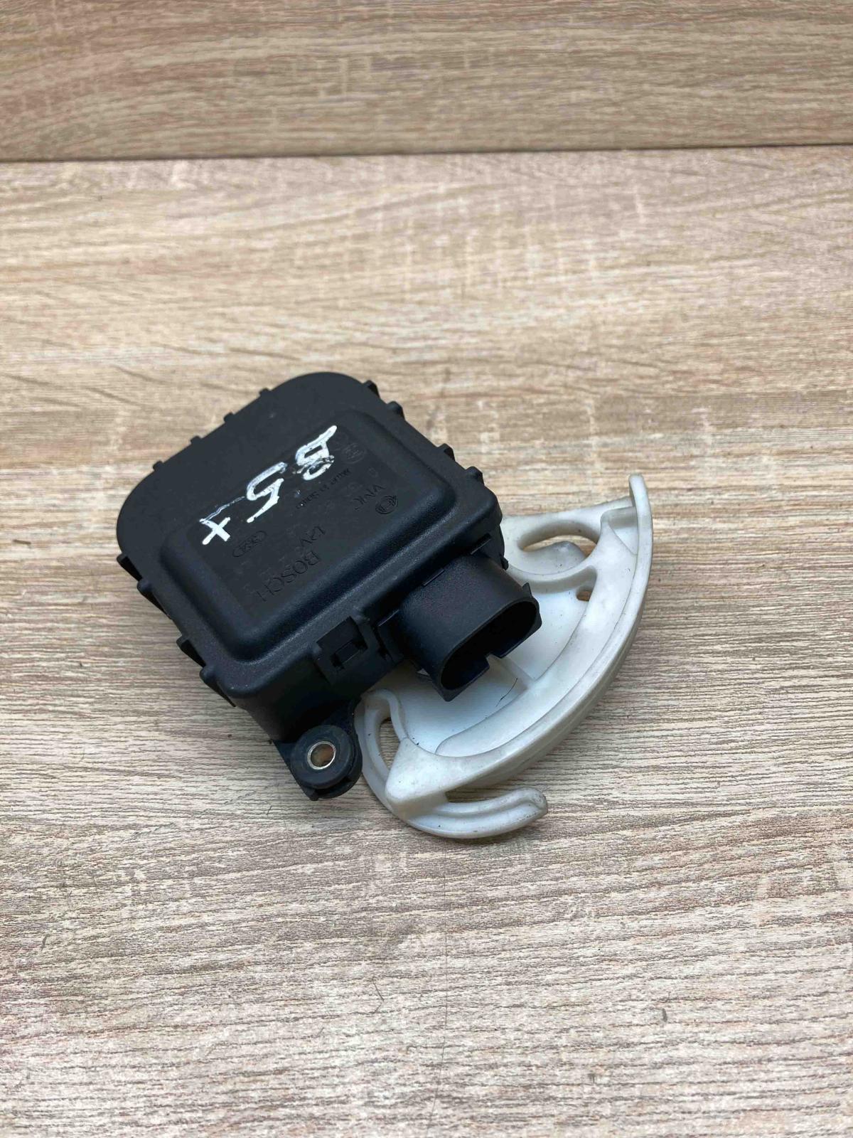 0132801148   Air flap motor/actuator Volkswagen PASSAT B5.5