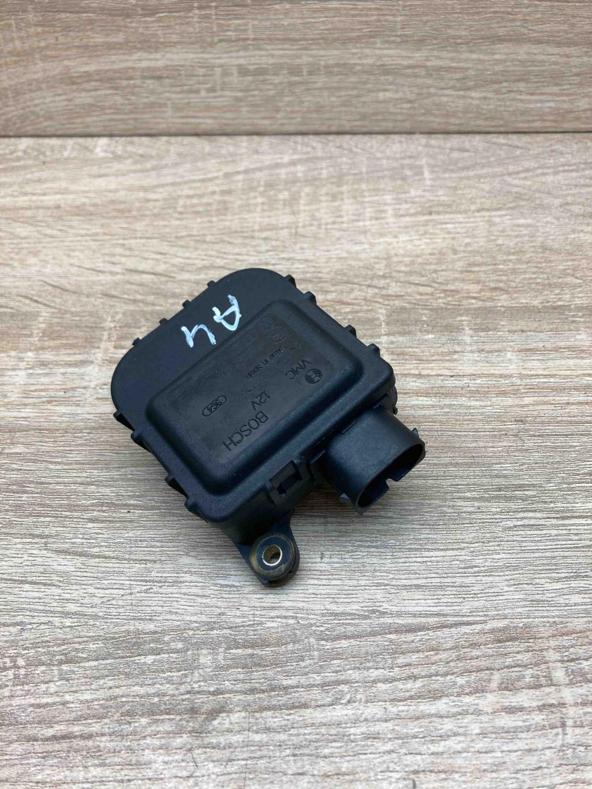 8D1820511B 0132801149  Air flap motor/actuator Volkswagen PASSAT B5