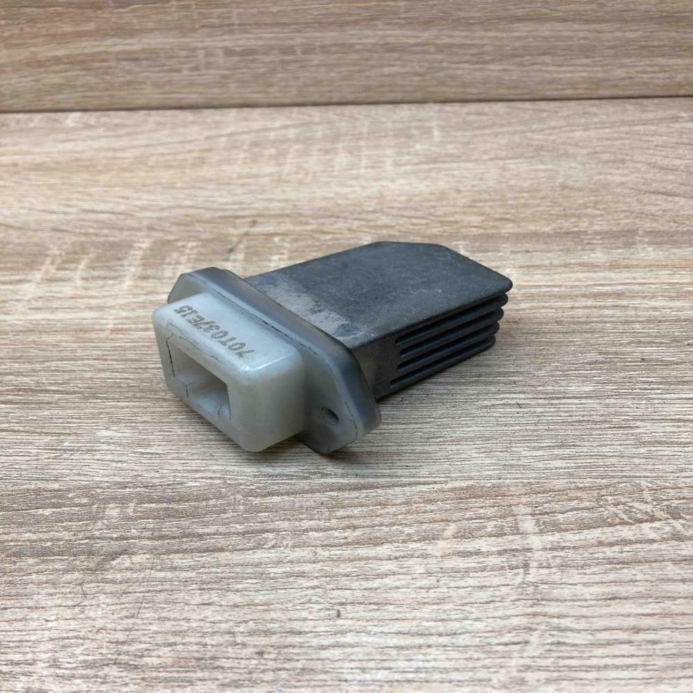 70T037E15   Heater blower motor/fan resistor Nissan Qashqai