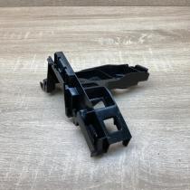 5G6807393A 3200201  Rear bumper mounting bracket Volkswagen Golf VII