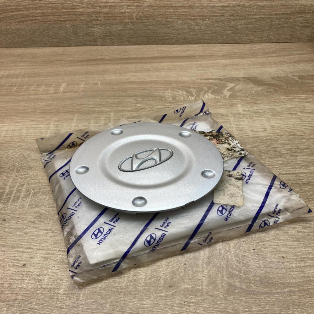 52960 25200   R17 wheel hub/cap/trim Hyundai Coupe