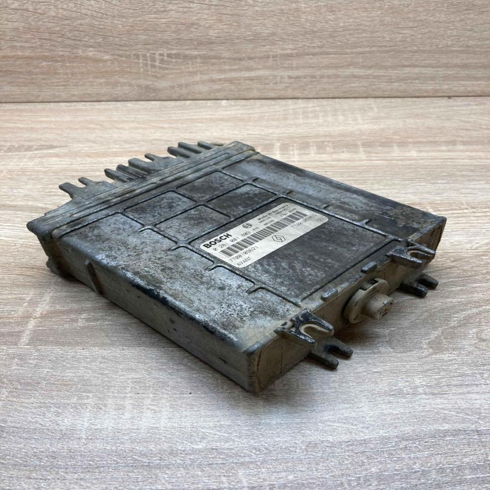 7700109621 0281001809 7700105953 Engine control unit/module ECU Renault Scenic I