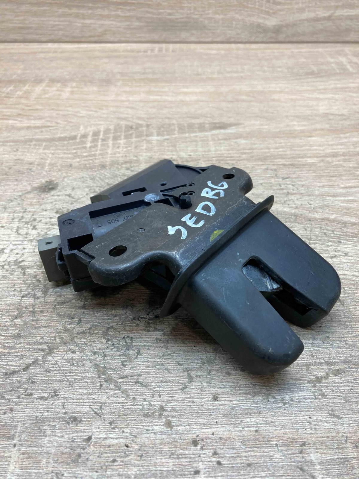 4F5827505   Tailgate/trunk/boot lock/catch/latch Audi A4 S4 B7 8E 8H