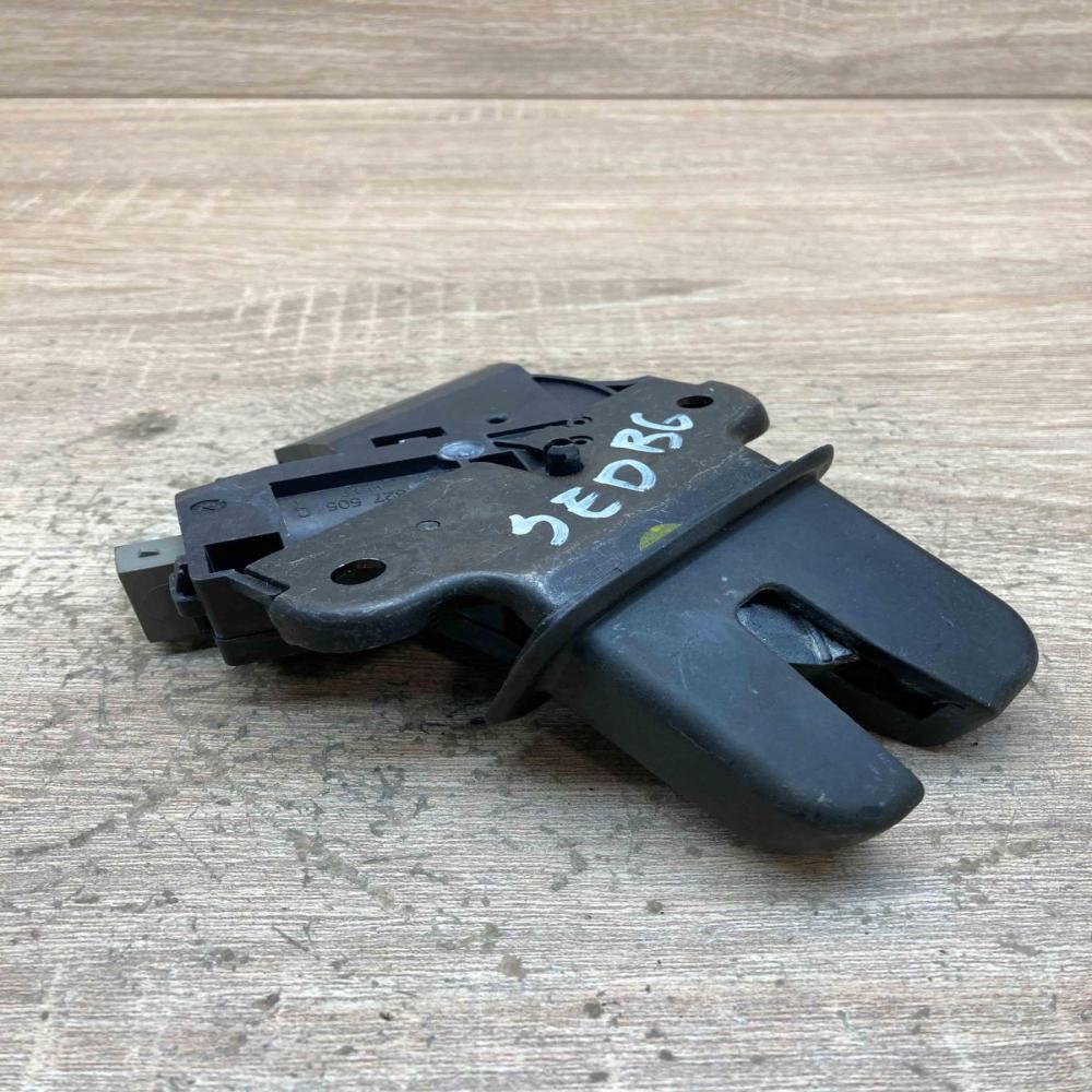 4F5827505   Tailgate/trunk/boot lock/catch/latch Audi A4 S4 B7 8E 8H