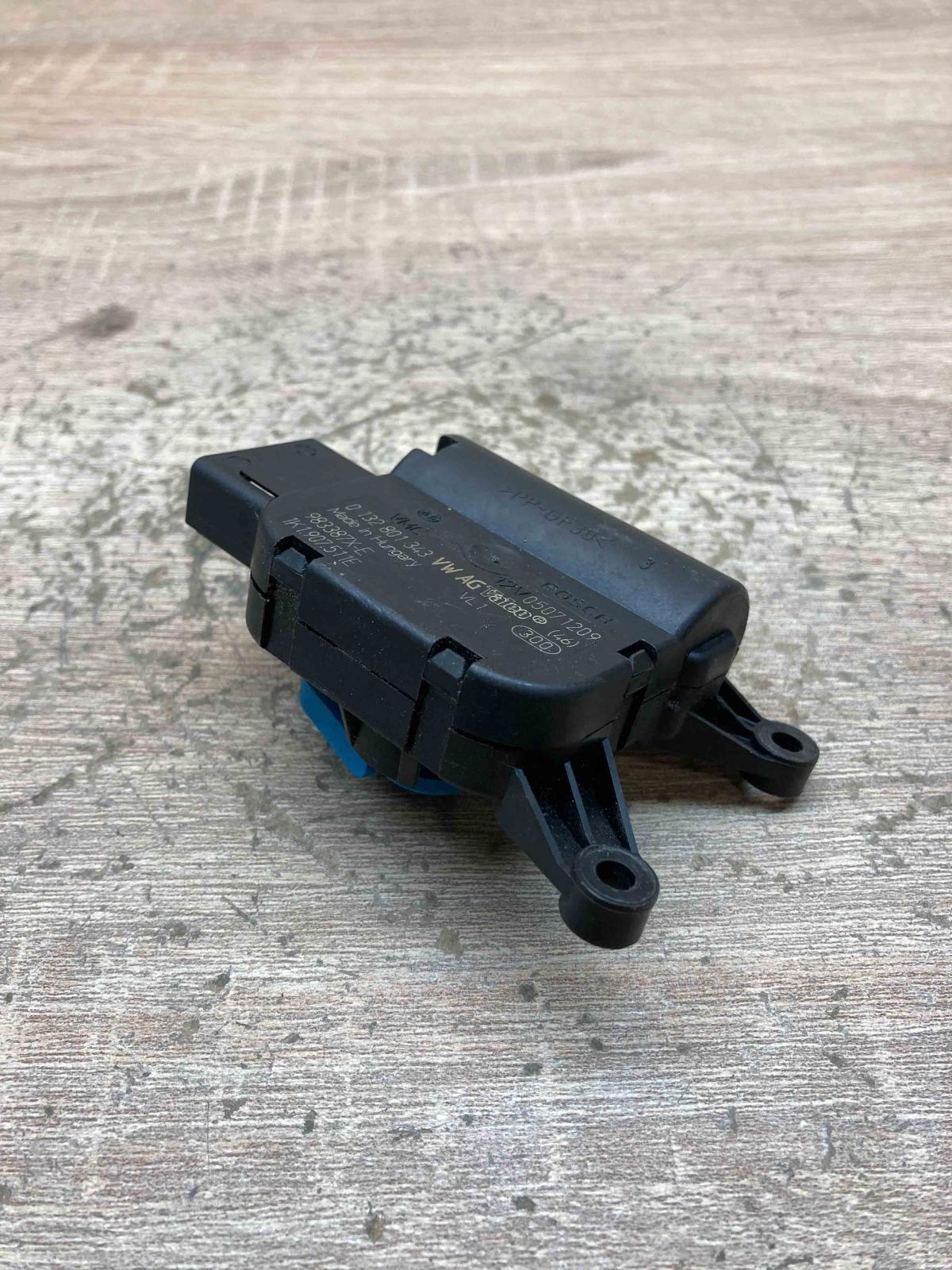 0132801343 05071209 383387X E Air flap motor/actuator Audi A3 S3 8P