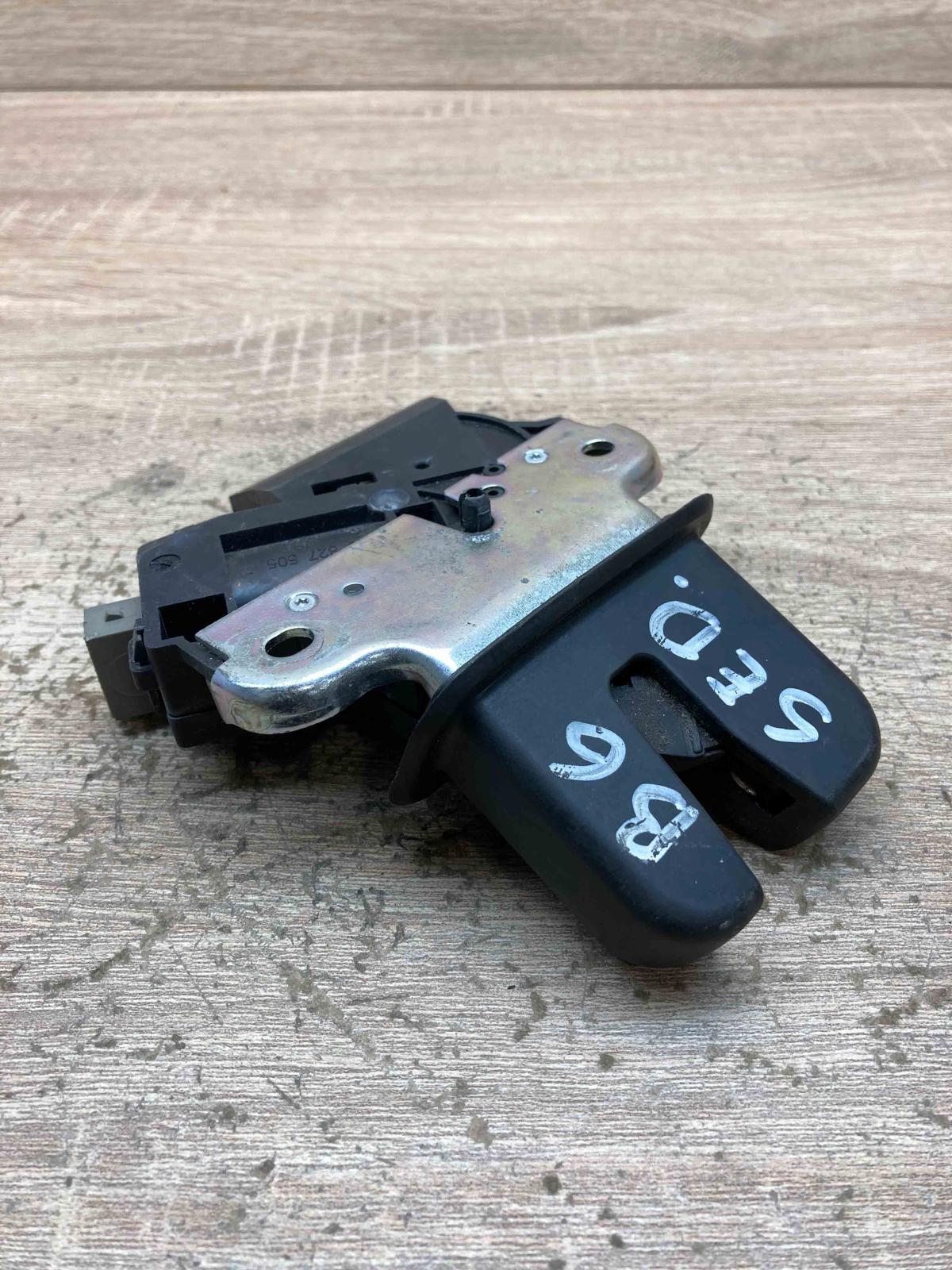 4F5827505D   Tailgate/trunk/boot lock/catch/latch Audi A4 S4 B8 8K