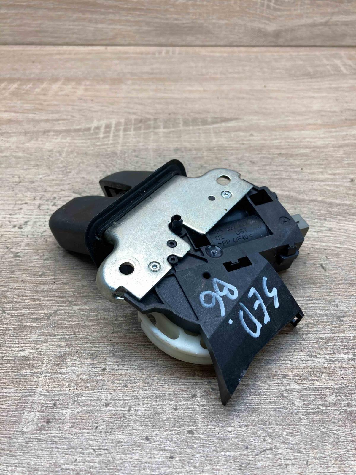 4F5827505D   Tailgate/trunk/boot lock/catch/latch Audi A4 S4 B8 8K