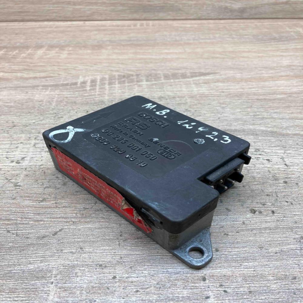 0038200610 0285001050  Airbag control unit/module Mercedes-Benz 190 W201
