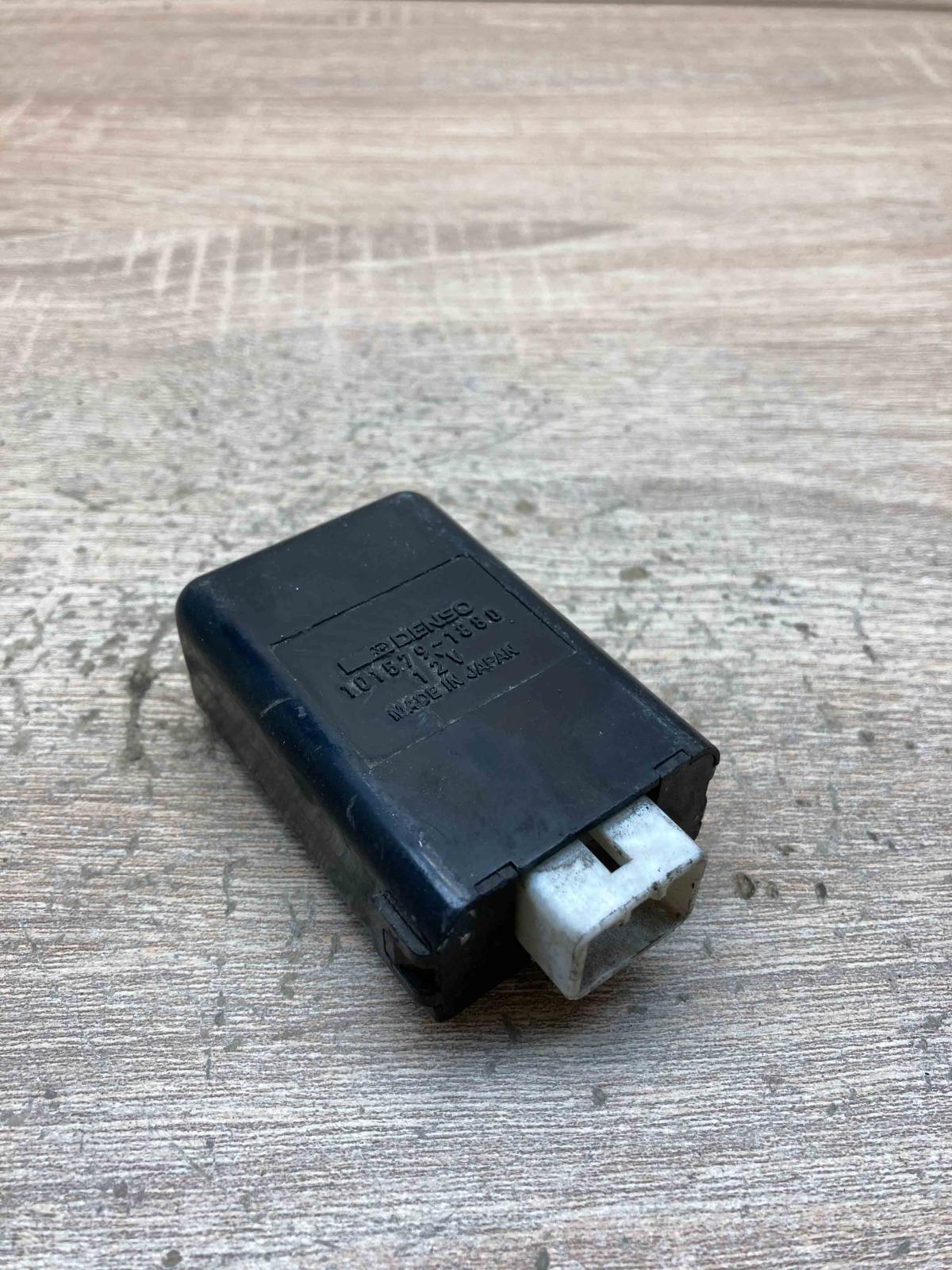 101579 1880   Window wiper relay Lexus IS 220D-250-350