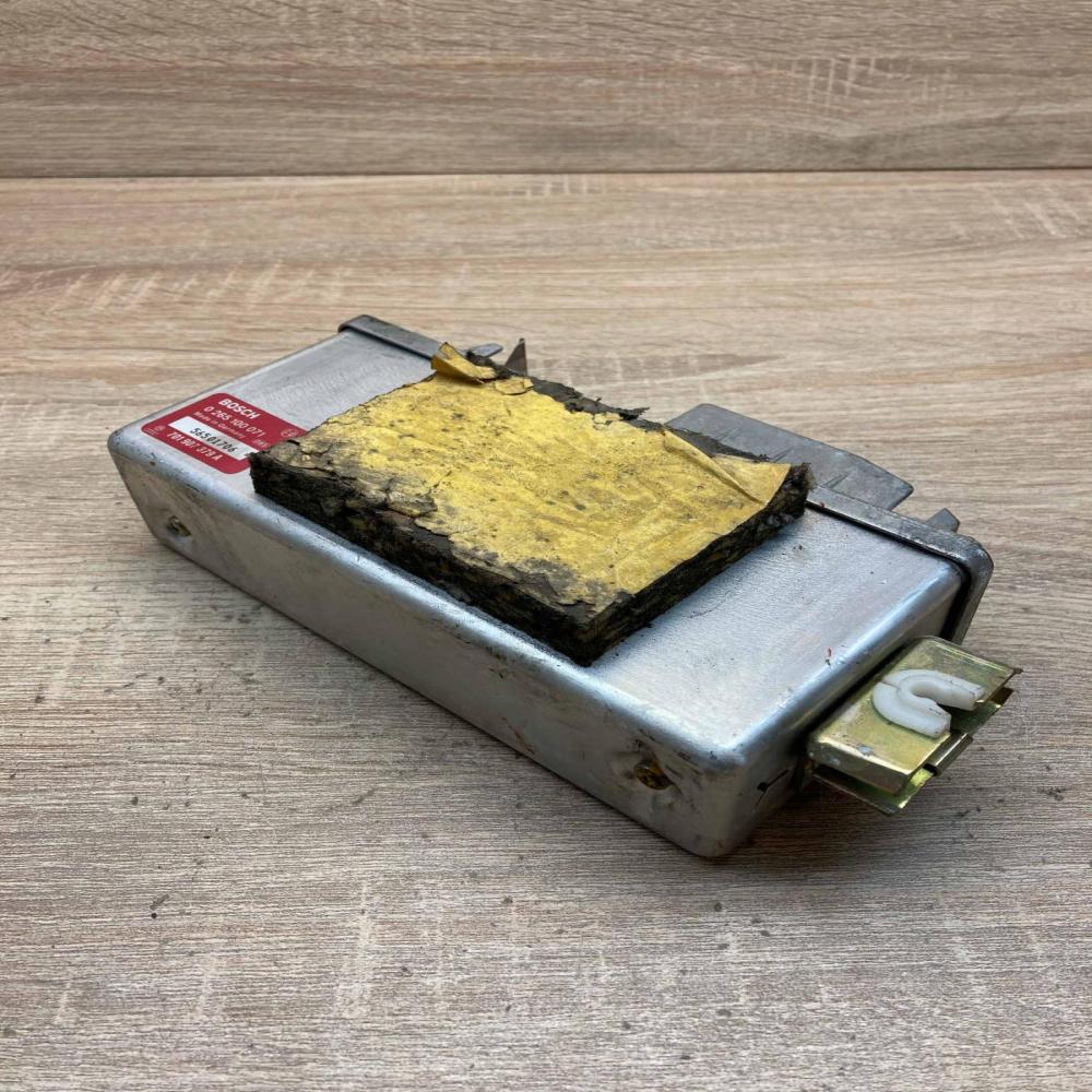 701907379A 0265100071  ABS control unit/module Volkswagen Transporter - Caravell