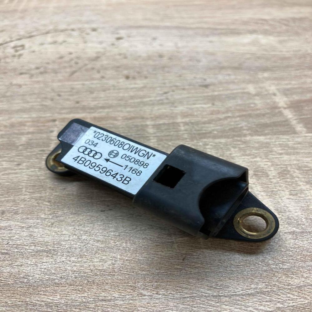 4B0959643B Used  Airbag deployment crash/impact sensor Audi A6 S6 C5 4B