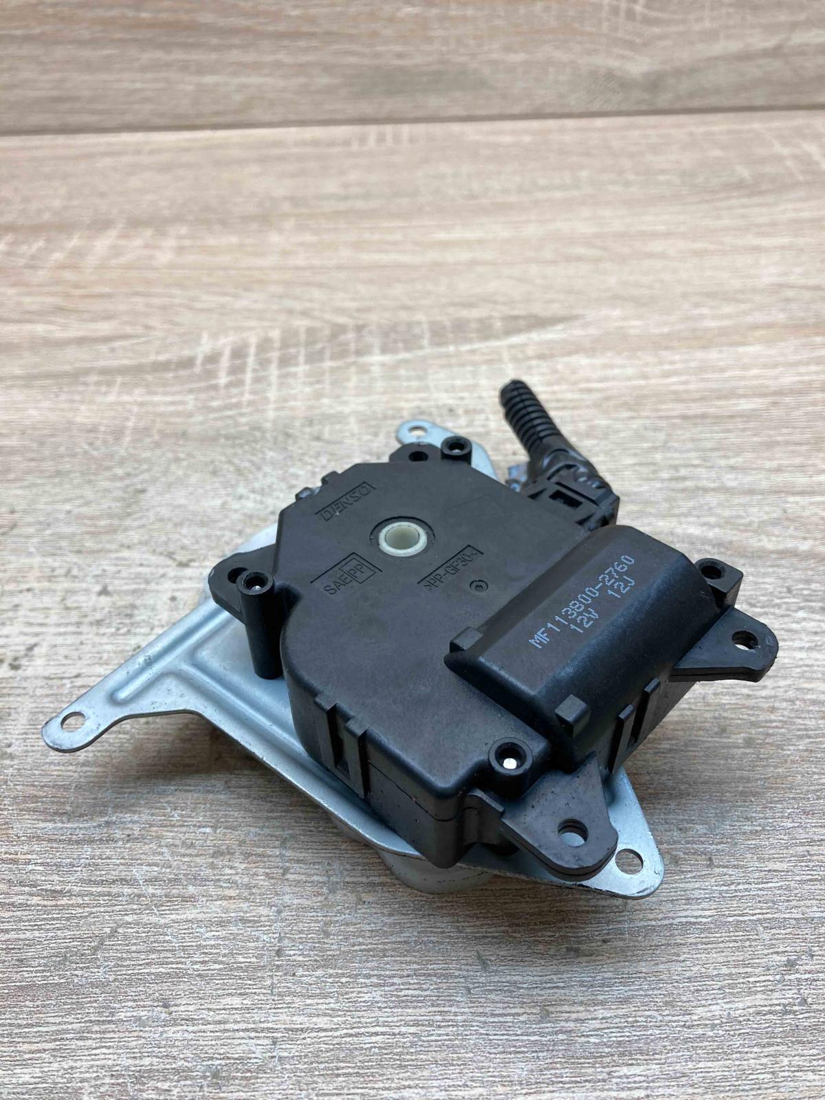 113800 2760   Air flap motor/actuator Toyota Corolla Verso AR10