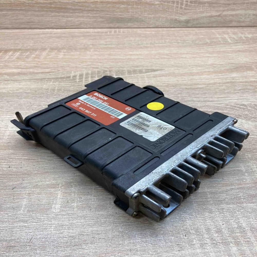 443907311 0261200251  Engine control unit/module ECU Audi 80 90 B3