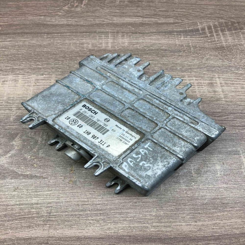 1H0907311P 0261203707  Engine control unit/module ECU Volkswagen Golf III