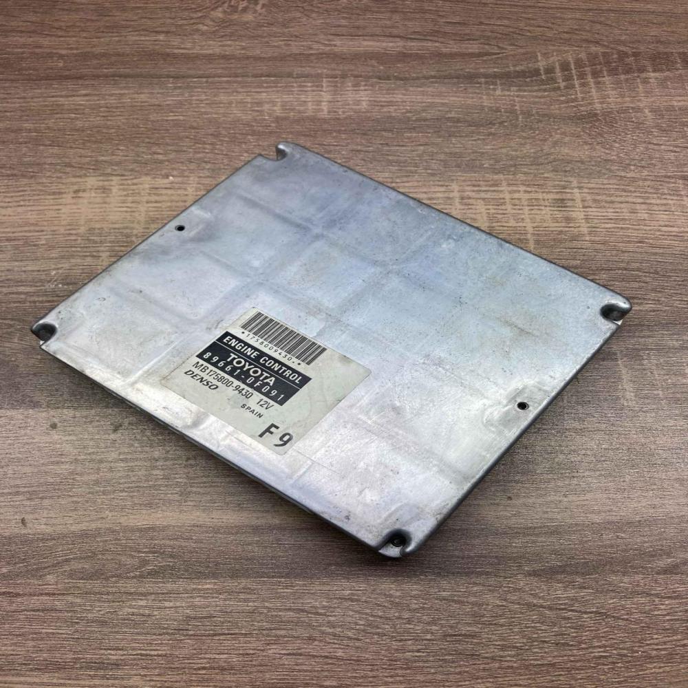 89661 0F091   Engine control unit/module ECU Toyota Corolla Verso AR10