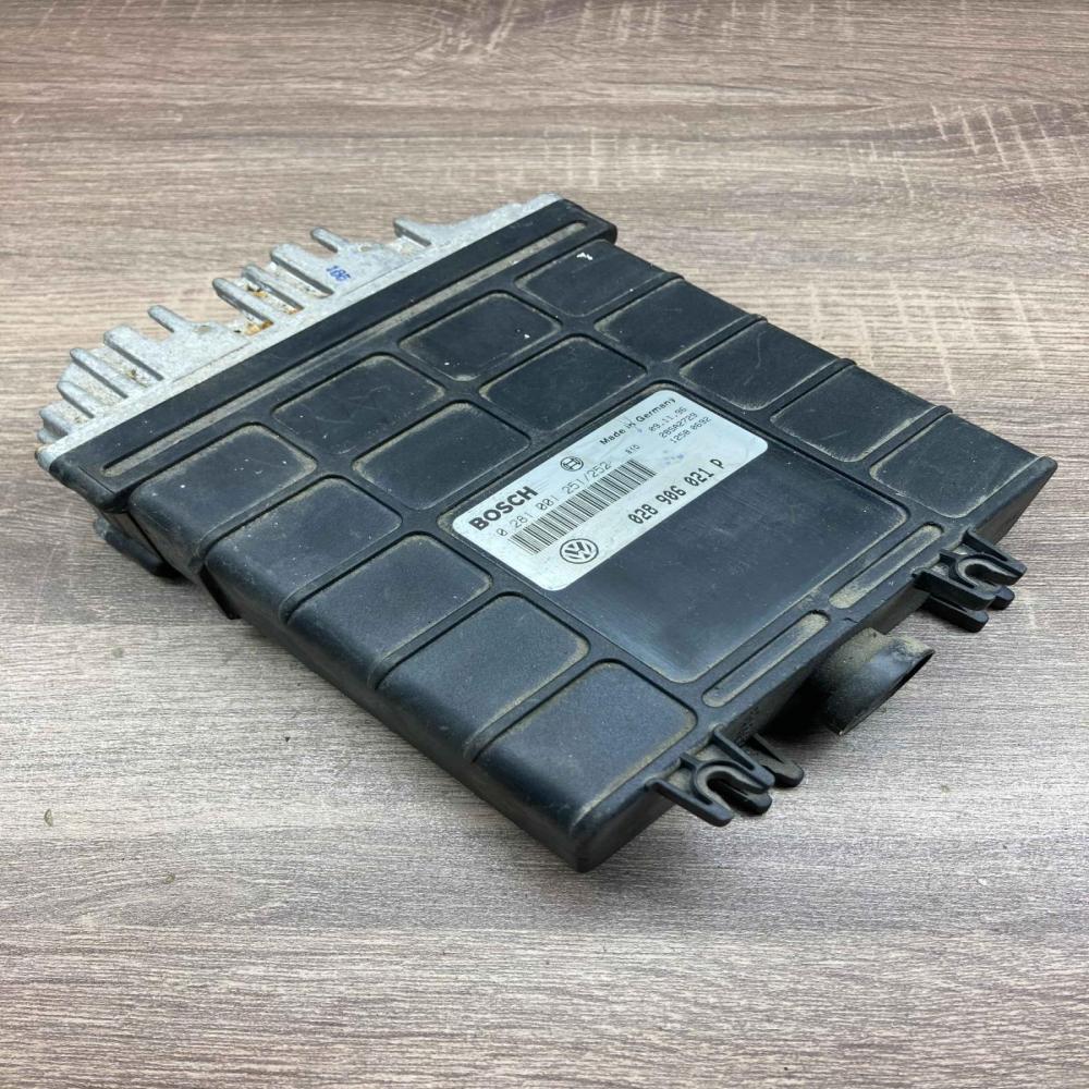 028906021P 0281001251  Engine control unit/module ECU Ford Galaxy