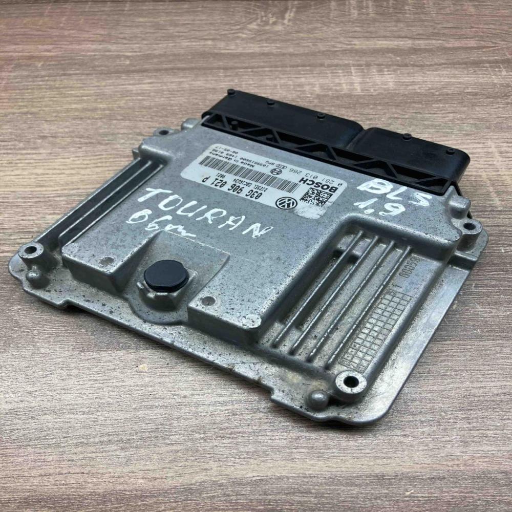 03G906021P 0281013266  Engine control unit/module ECU Volkswagen Touran I
