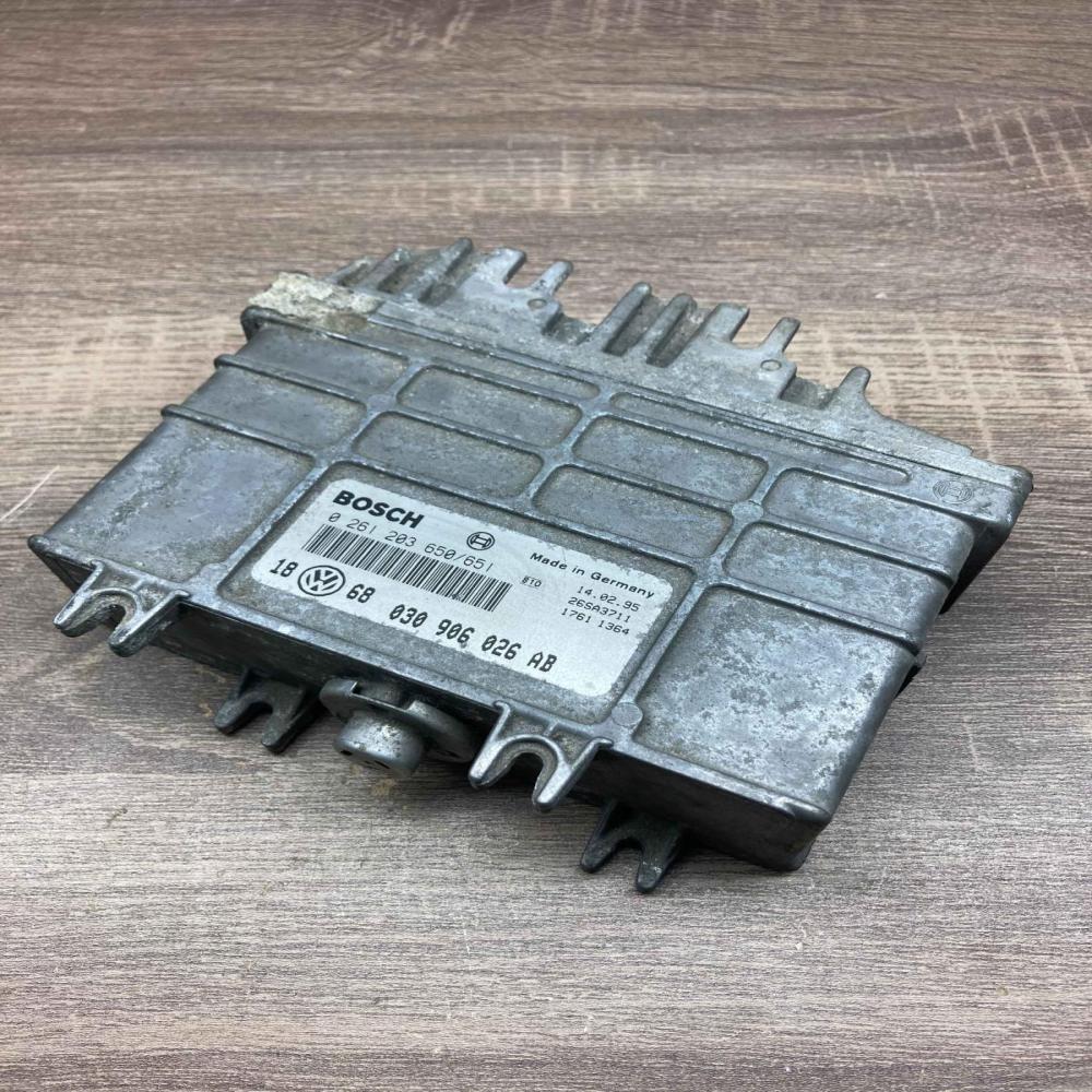 030906026AB 0261203650  Engine control unit/module ECU Volkswagen Golf III