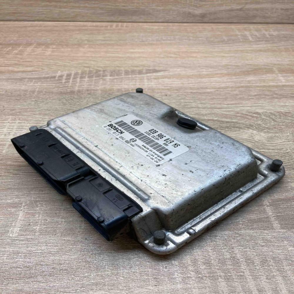 038906019NS 0281013082  Engine control unit/module ECU Skoda Fabia Mk2 (5J)