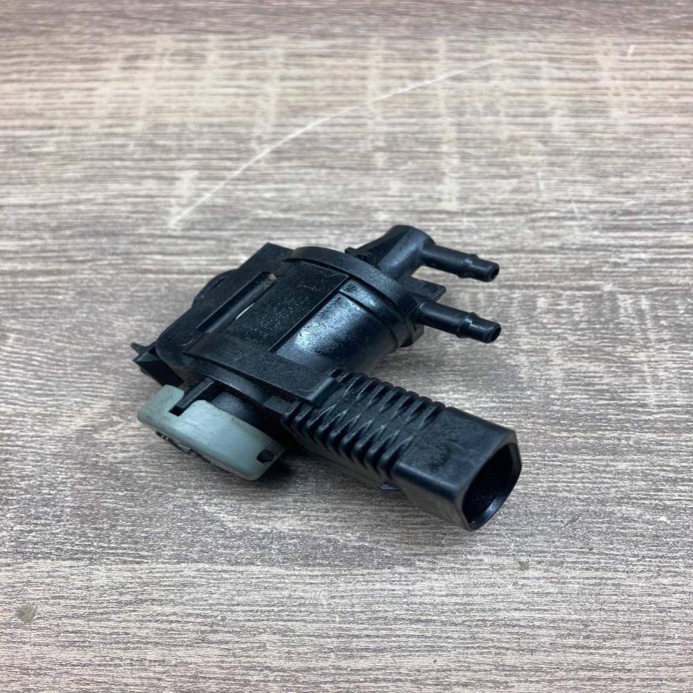 1K0906283A   Turbo solenoid valve Volkswagen Transporter - Caravelle T5