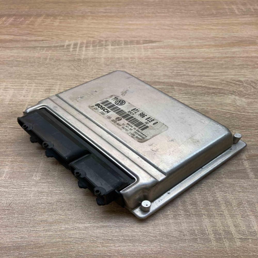071906018Q 0261206166 77 Engine control unit/module ECU Volkswagen PASSAT B5