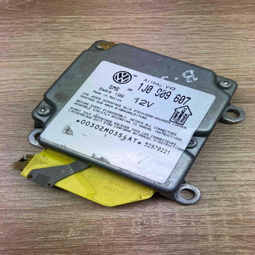 1J0909607 5WK199  Airbag control unit/module Volkswagen PASSAT B5