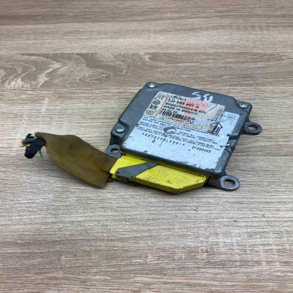 1J0909607A 01000405  Airbag control unit/module Volkswagen PASSAT B5