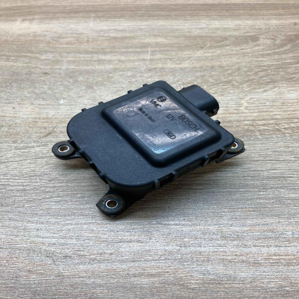 8D1820511B   Air flap motor/actuator Volkswagen PASSAT B5.5