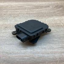 8D1820511B   Air flap motor/actuator Volkswagen PASSAT B5.5