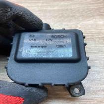 8D1820511B   Air flap motor/actuator Volkswagen PASSAT B5.5