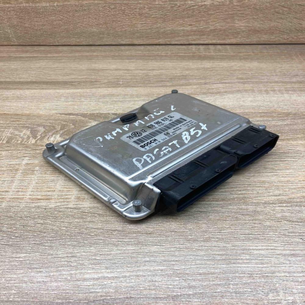 038906019GL 0281010944  Engine control unit/module ECU Volkswagen PASSAT B5.5