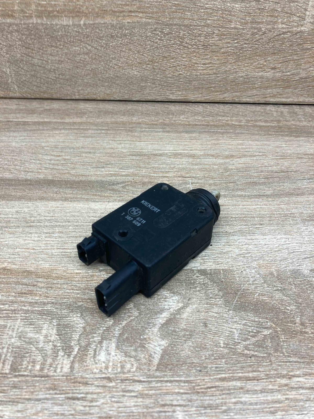 1387609   Central locking motor BMW 3 E36