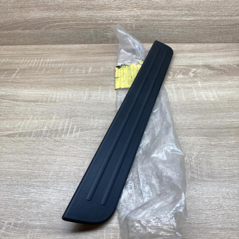 C236 68 720A C23668720A  Front sill trim cover Mazda 5