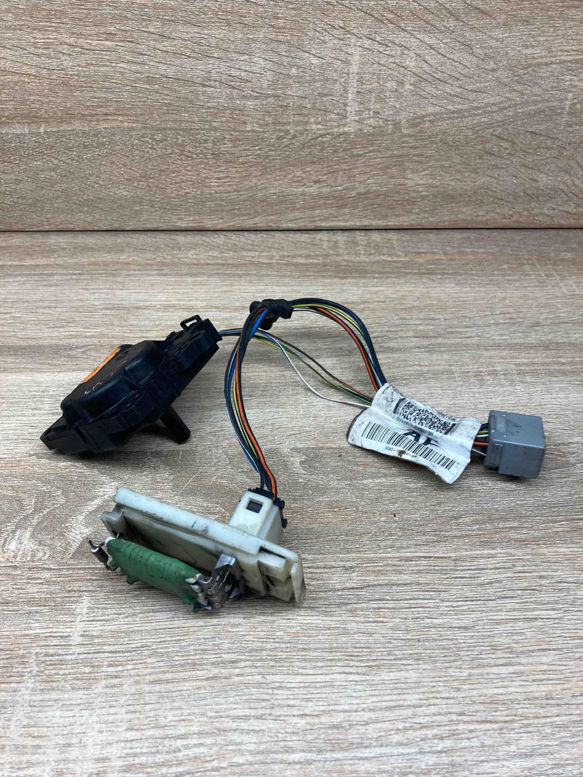 XS4H 19E616 AC 98AG 18B604 AF  Air flap motor/actuator Volvo V70