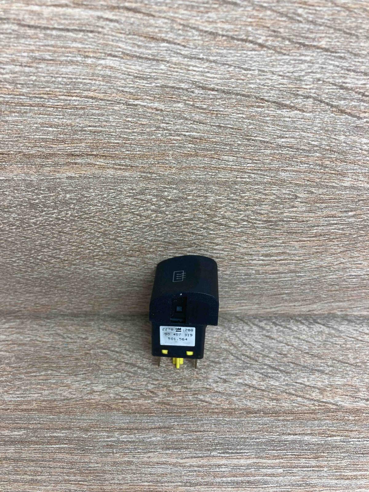 90457319   Windscreen/window heater switch Opel Vectra B