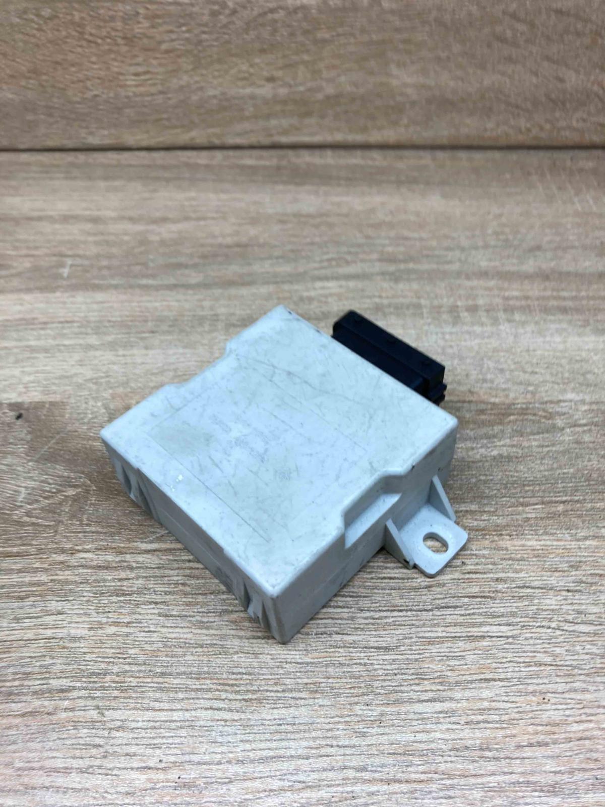 150696   Window wiper relay Toyota Avensis T250