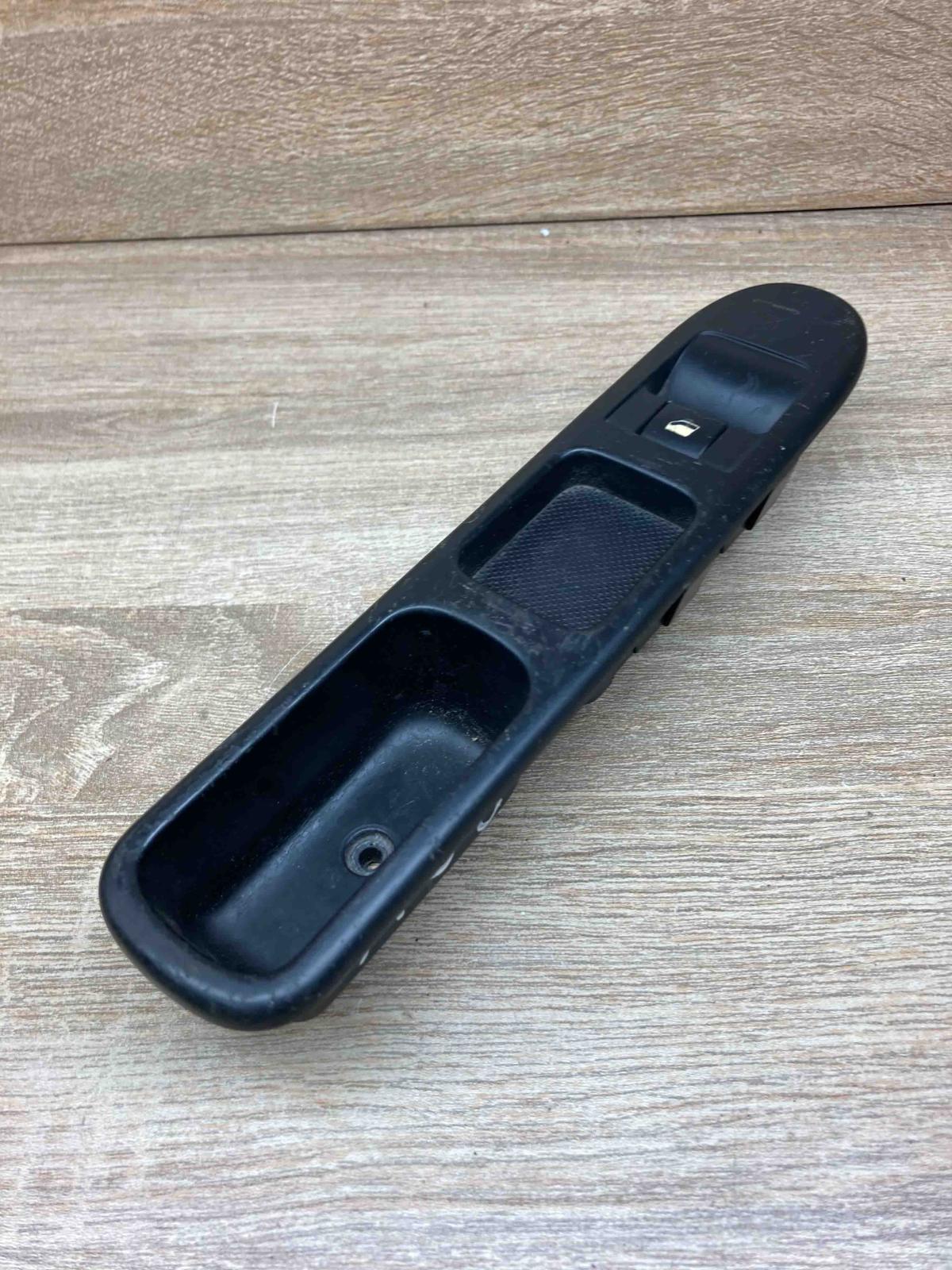 96351625XT Used  Electric window control switch Peugeot 307