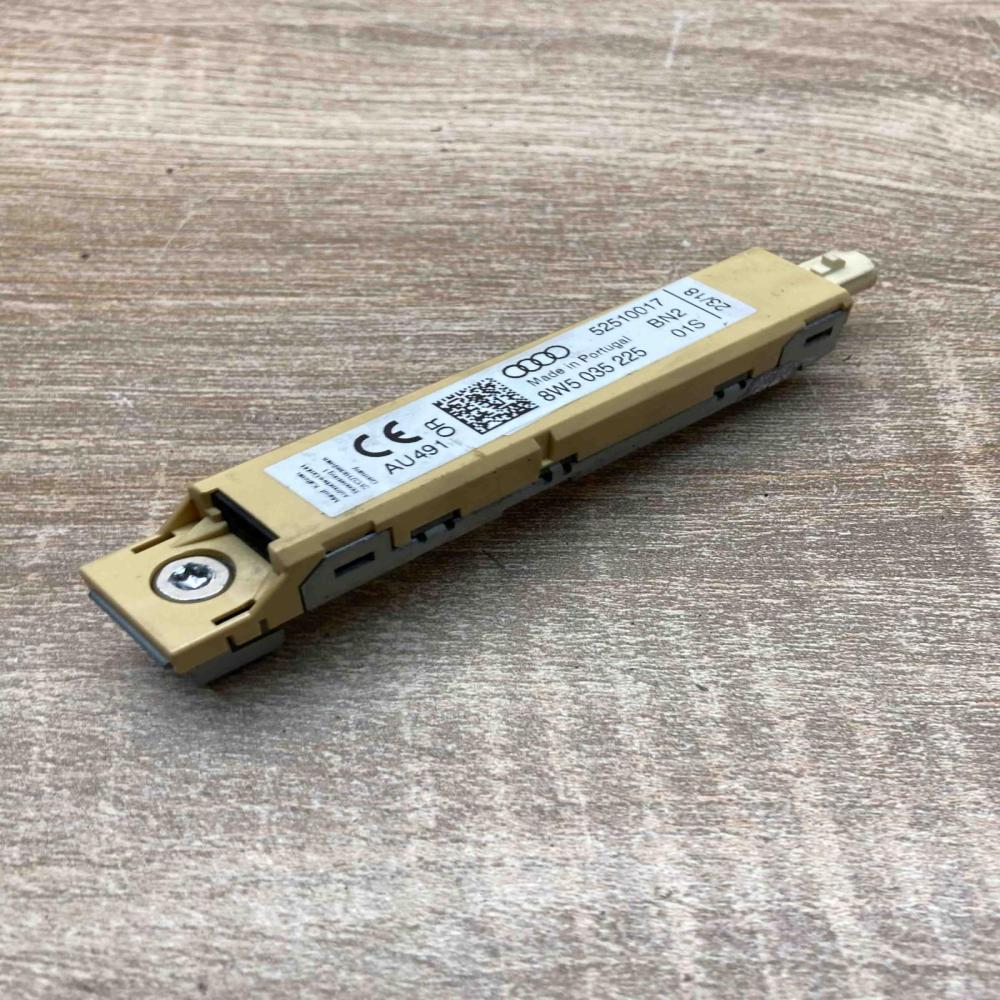 8W5035225   Aerial antenna amplifier Audi A4 S4 B9