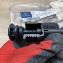 A2035040059   Radiator mount bracket Mercedes-Benz C W203