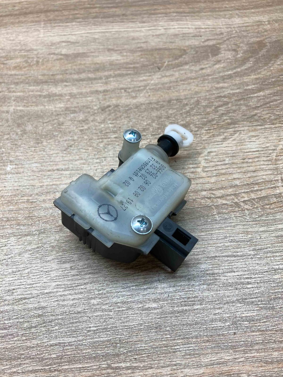 A322902   Central locking motor Mercedes-Benz E W211