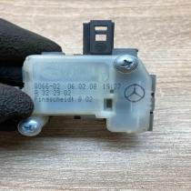 A322902   Central locking motor Mercedes-Benz E W211