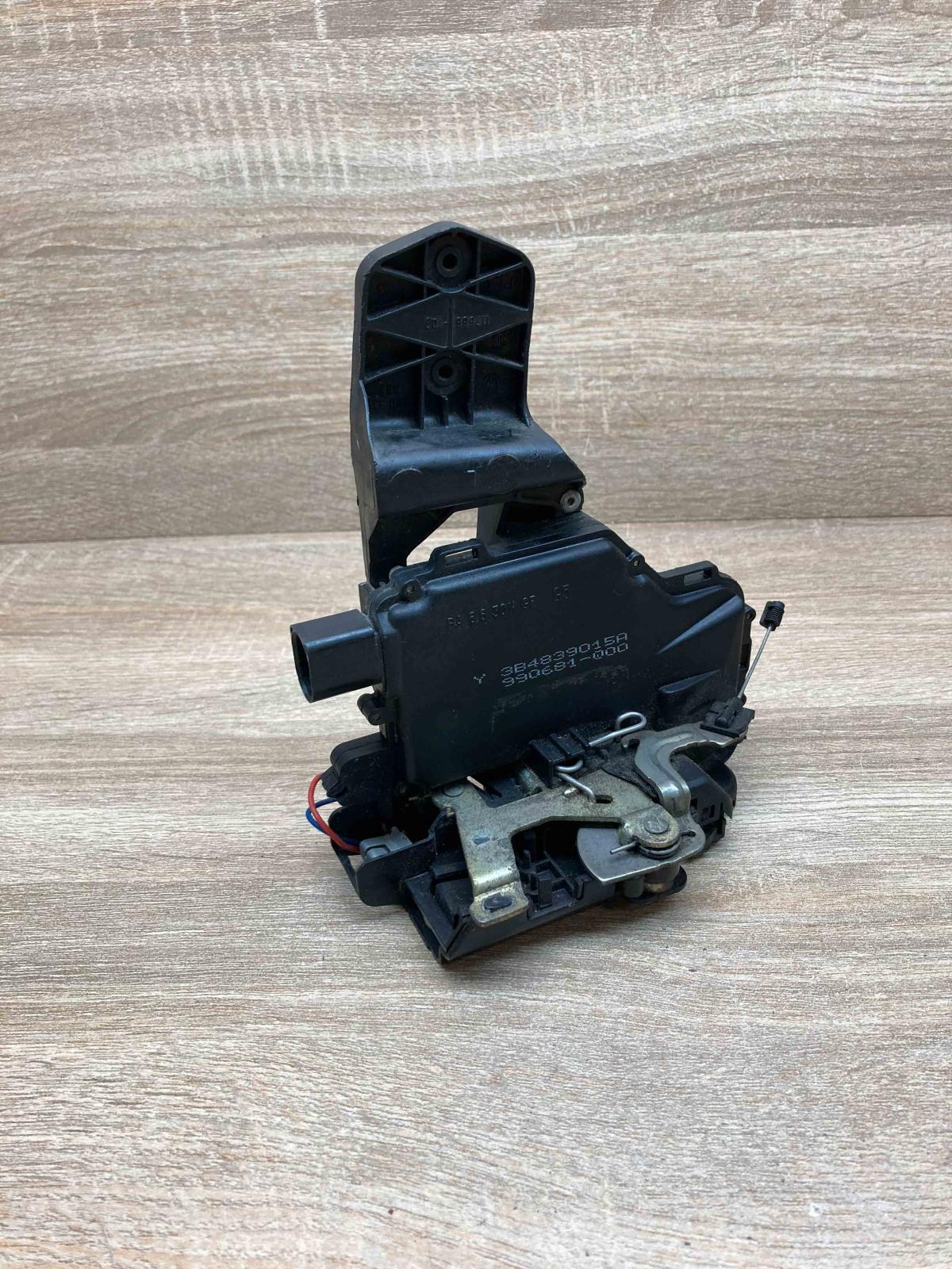 3B4839015A   Rear door lock Volkswagen PASSAT B5