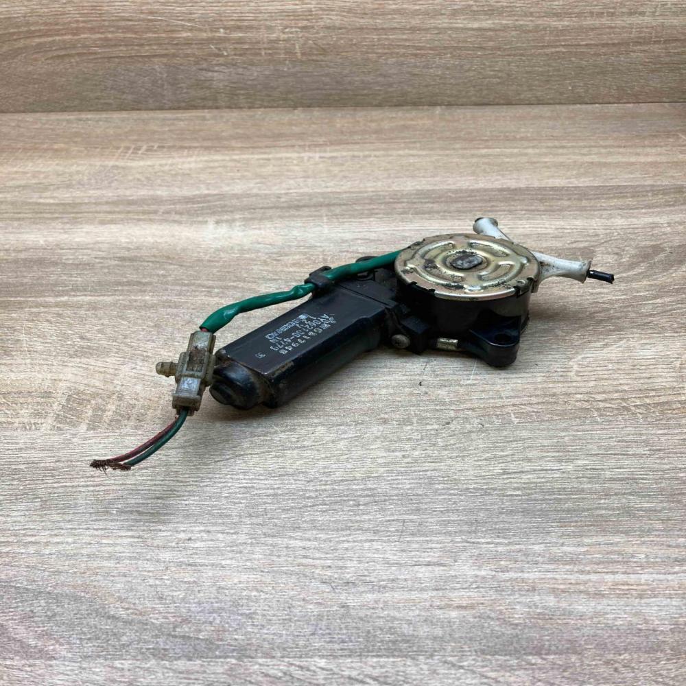 MB517948 AY062100 4770  Front door window regulator motor Mitsubishi Eclipse